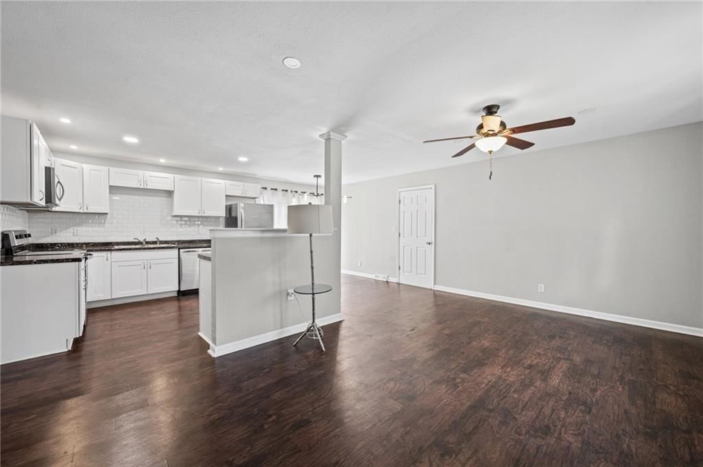 11320 Lewis Avenue — photo 3