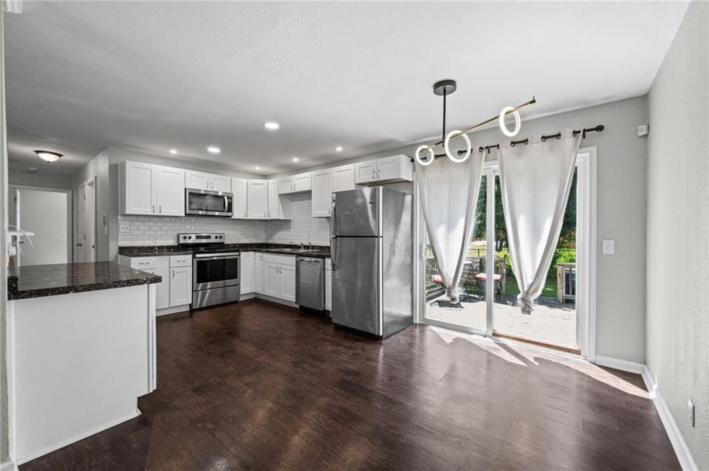 11320 Lewis Avenue — photo 5