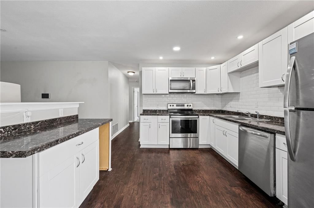 11320 Lewis Avenue — photo 6