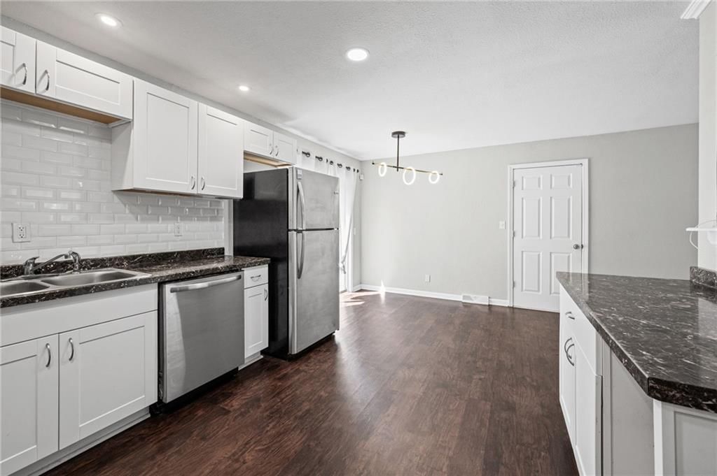 11320 Lewis Avenue — photo 7
