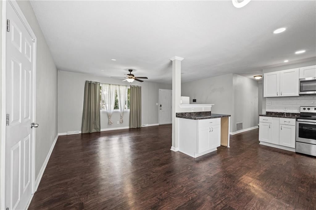 11320 Lewis Avenue — photo 8