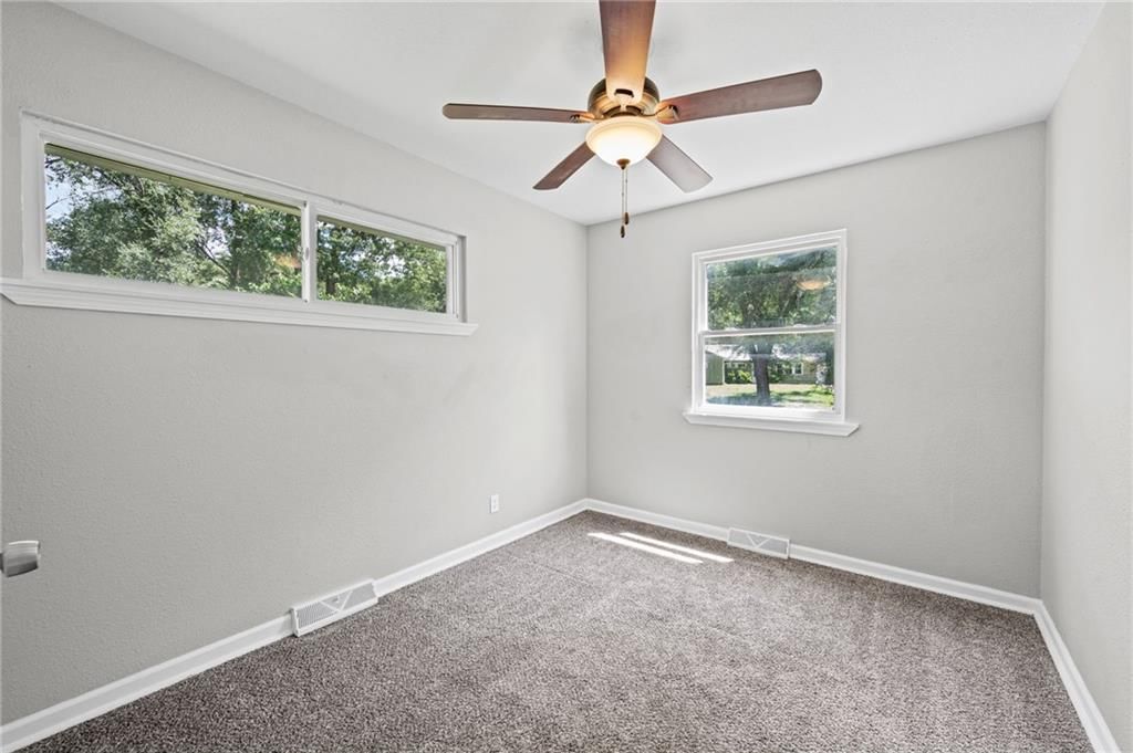 11320 Lewis Avenue — photo 9