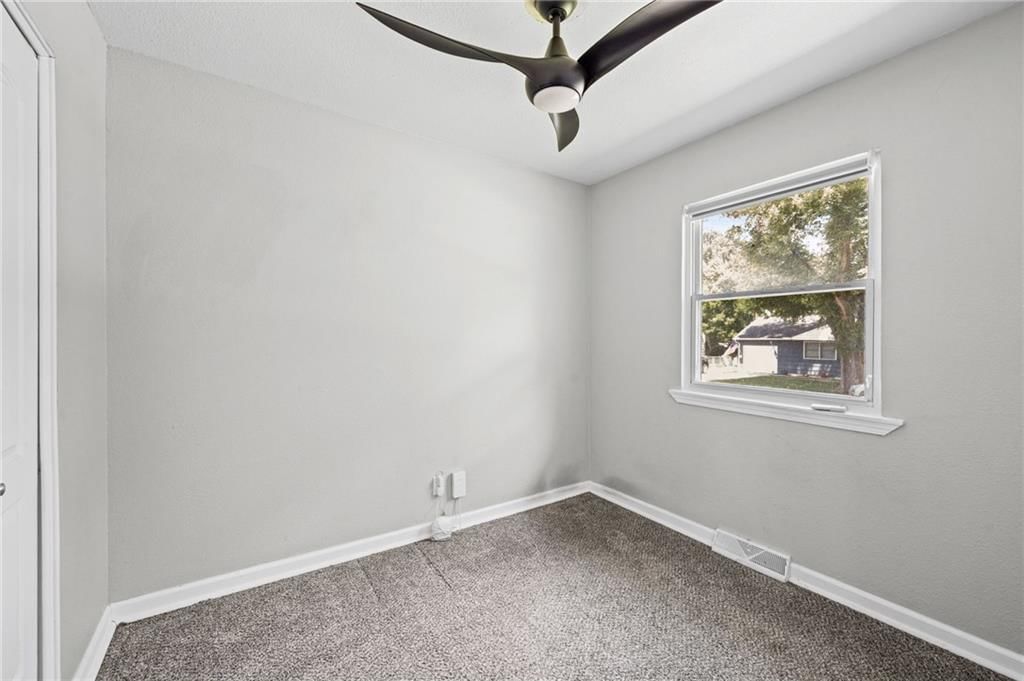 11320 Lewis Avenue — photo 13