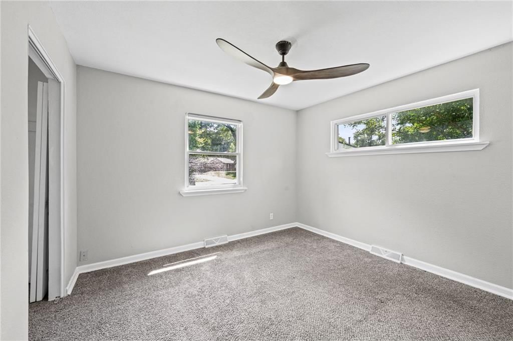 11320 Lewis Avenue — photo 15