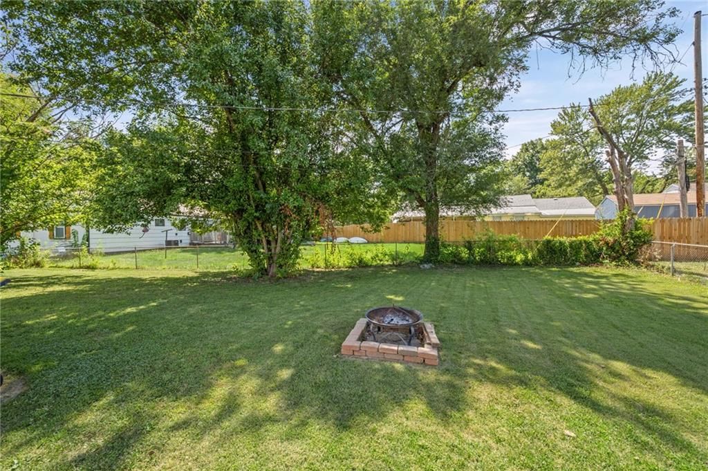 11320 Lewis Avenue — photo 20