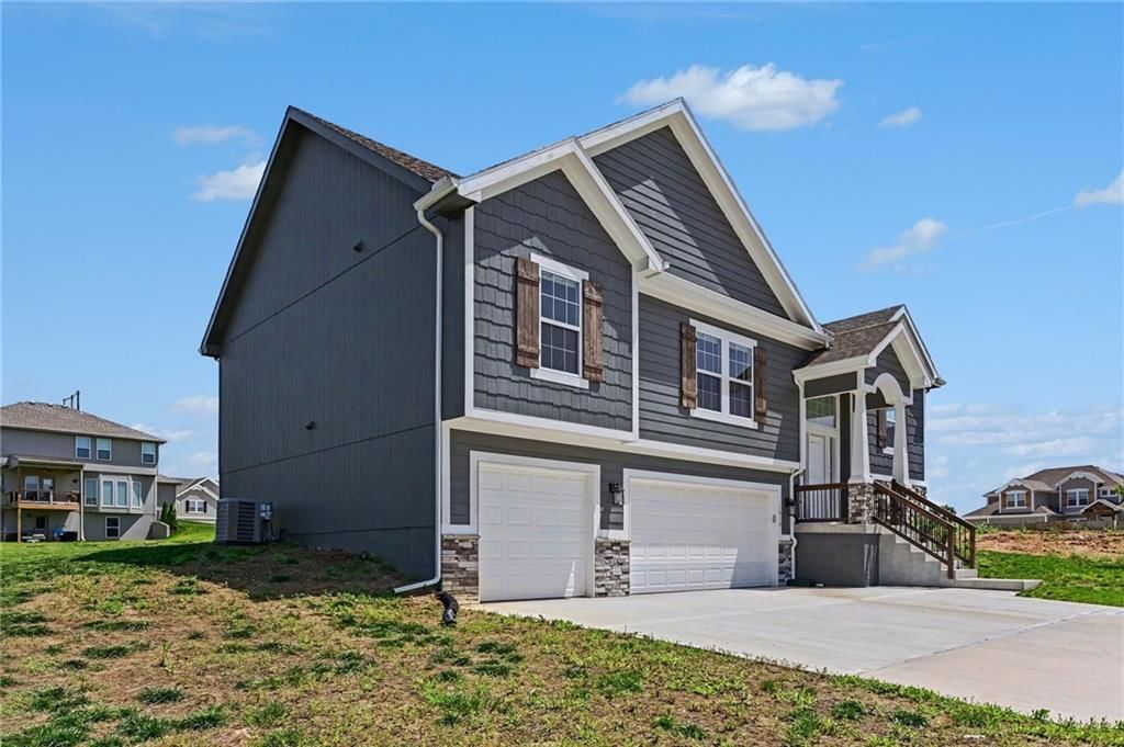 1018 Jasmine Drive — photo 3