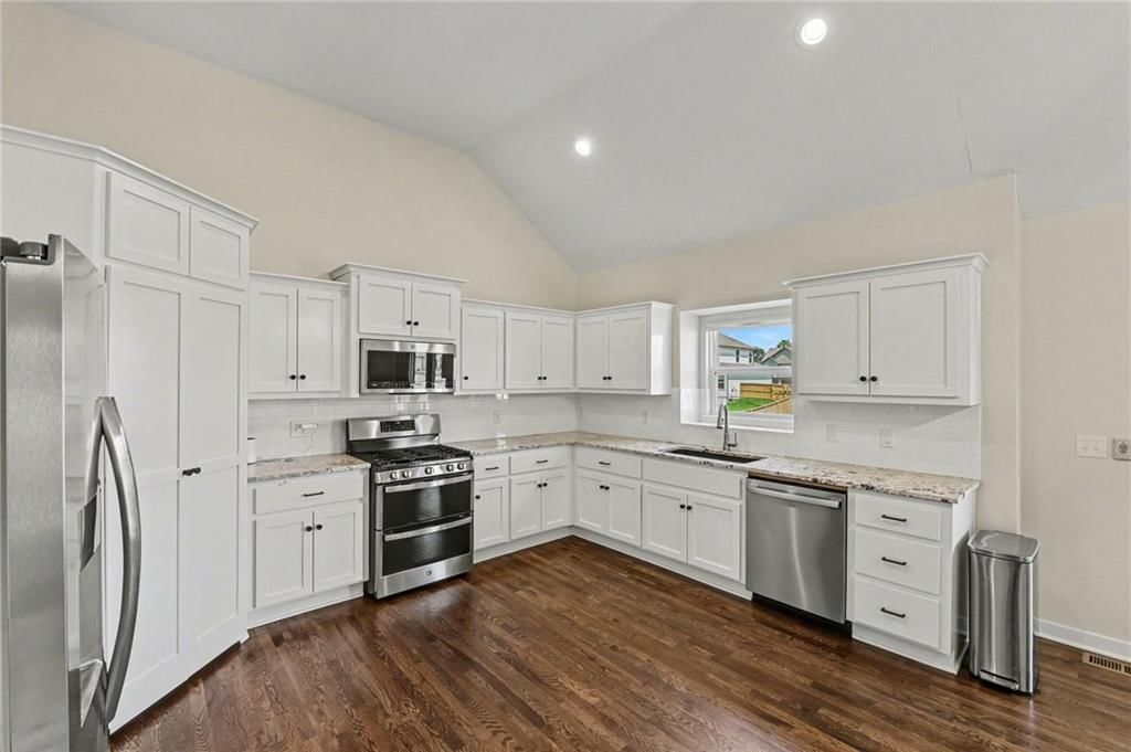 1018 Jasmine Drive — photo 9