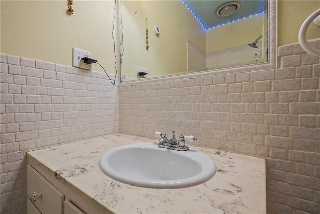 1210 N 18th Place — photo 34