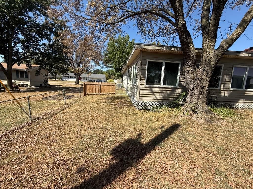 1210 N 18th Place — photo 65