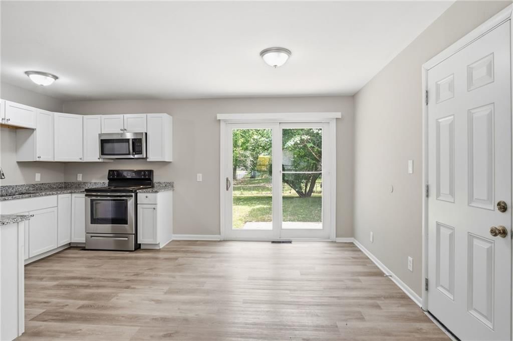11215 Herrick Avenue — photo 5