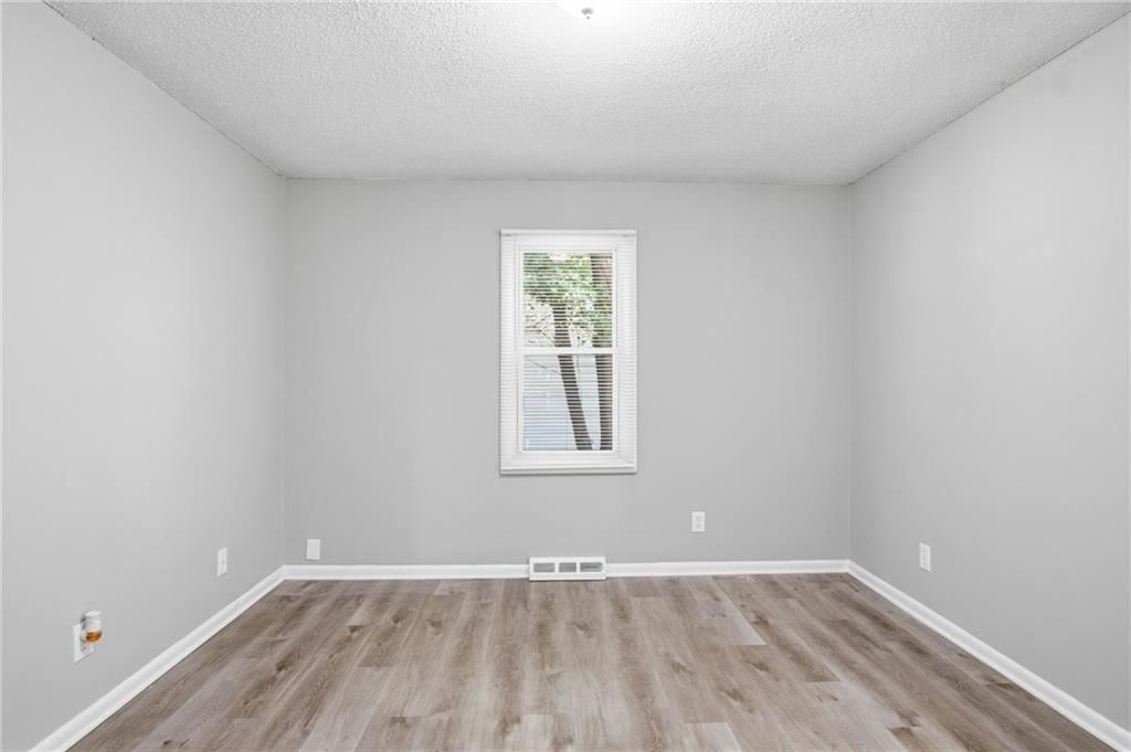 11215 Herrick Avenue — photo 9
