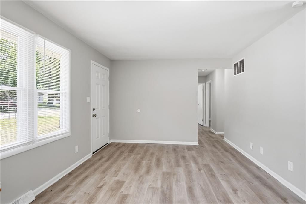 11215 Herrick Avenue — photo 12