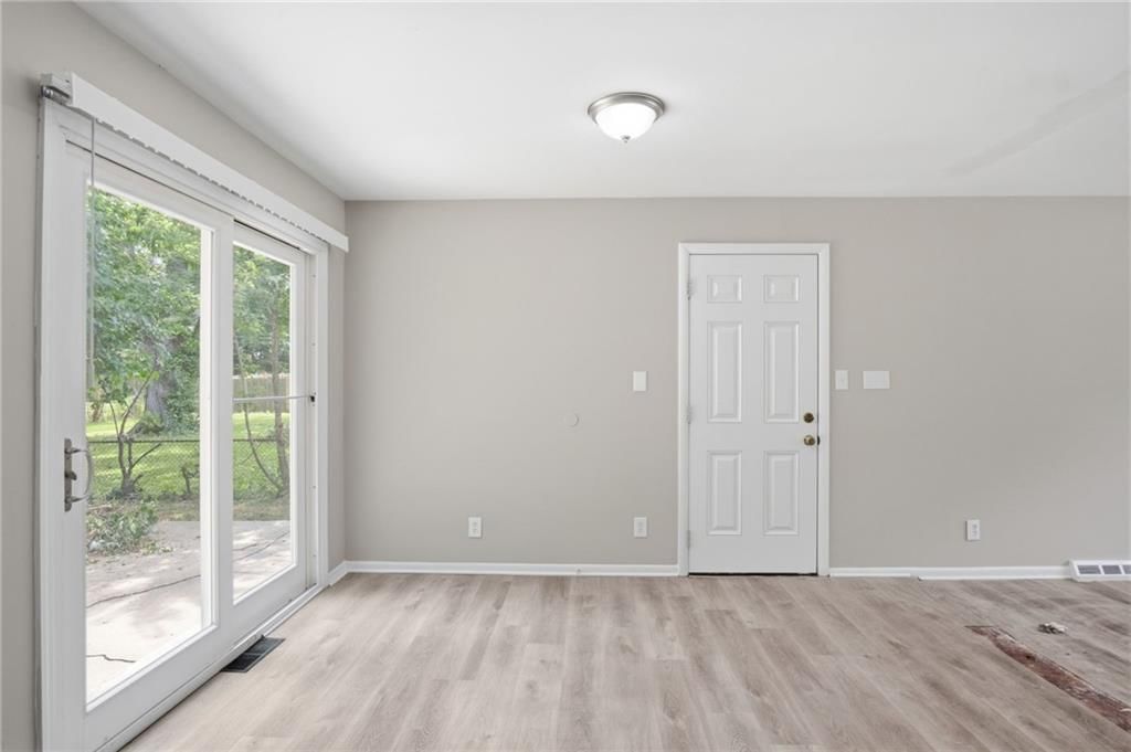 11215 Herrick Avenue — photo 13