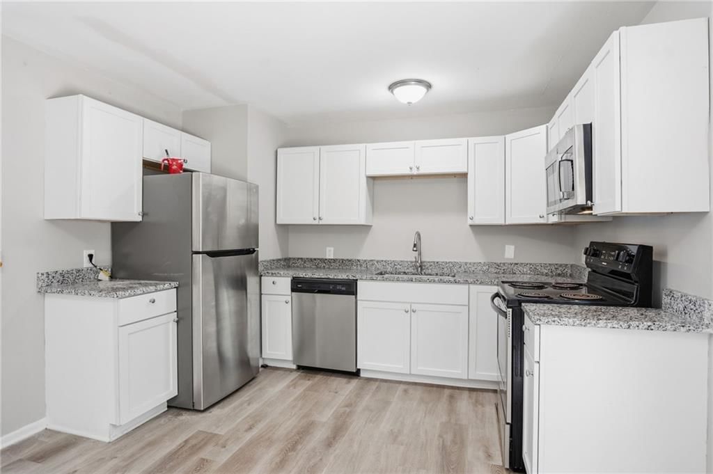 11215 Herrick Avenue — photo 16