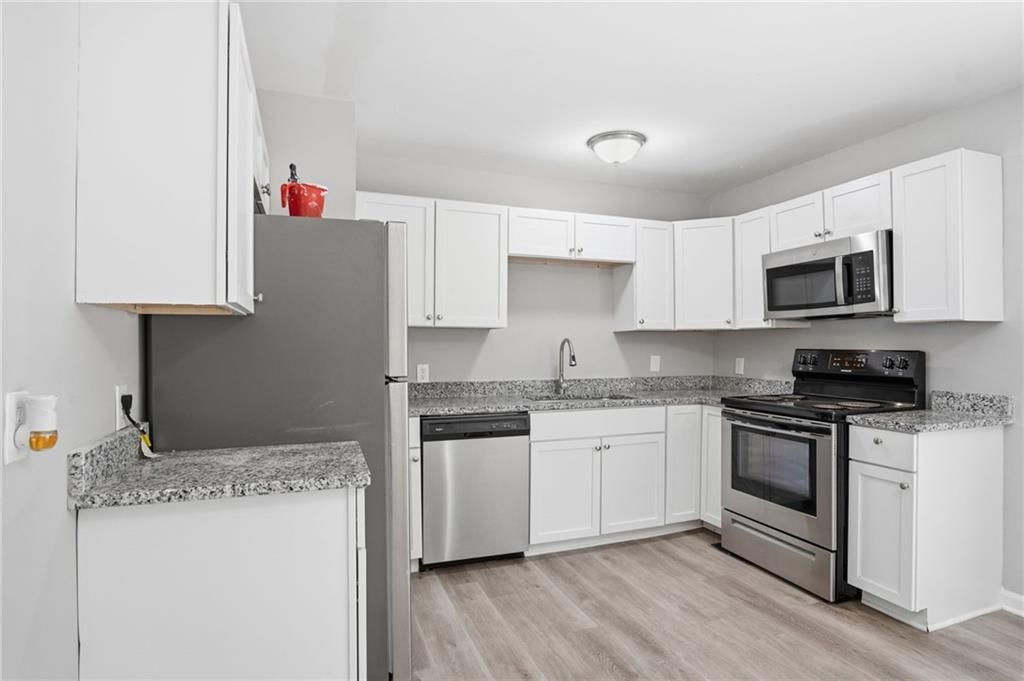 11215 Herrick Avenue — photo 17