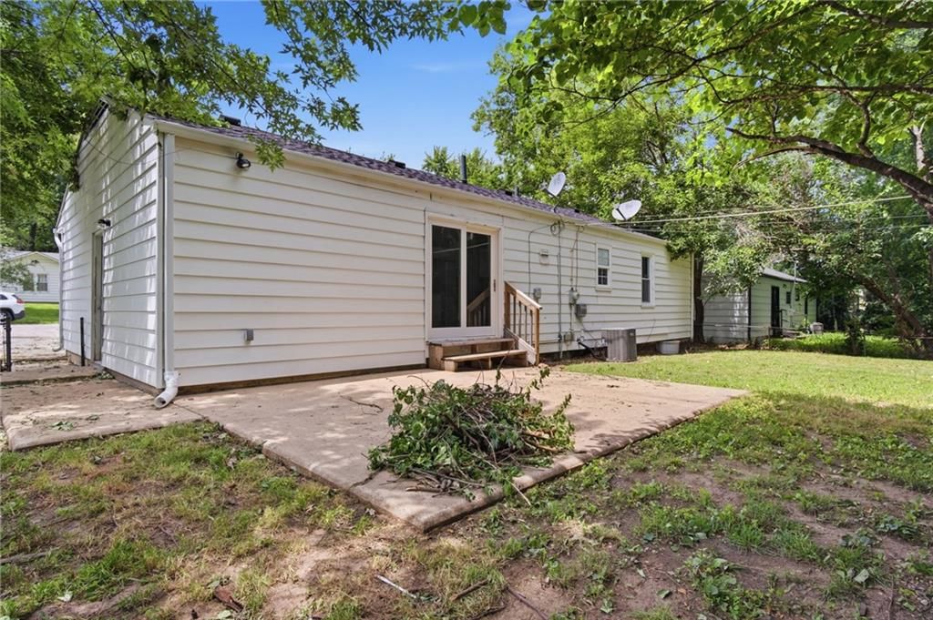 11215 Herrick Avenue — photo 27