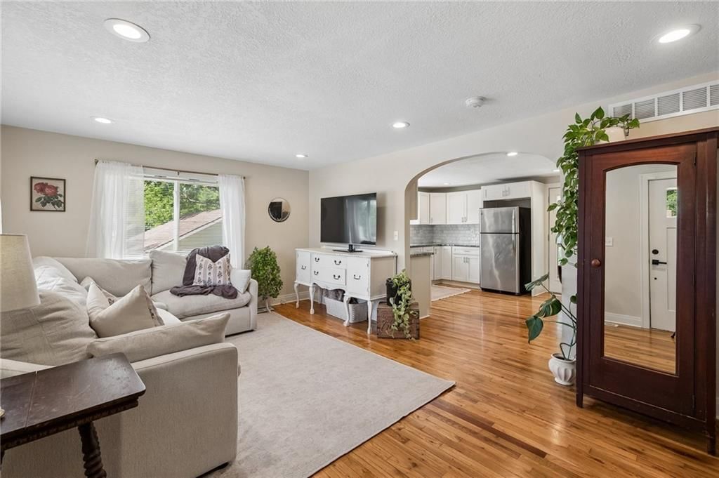 420 N Fairview Avenue — photo 5
