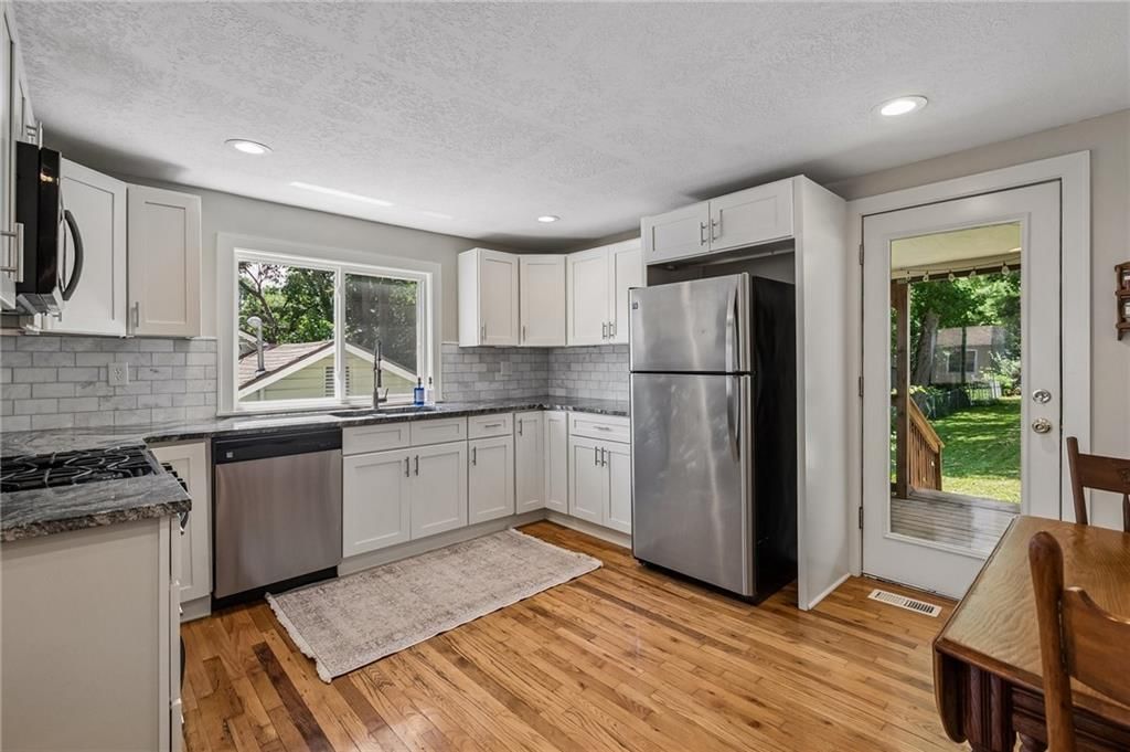 420 N Fairview Avenue — photo 8