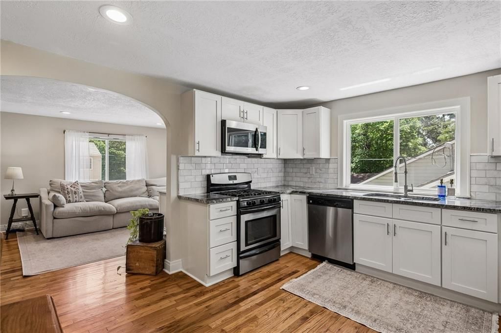 420 N Fairview Avenue — photo 9