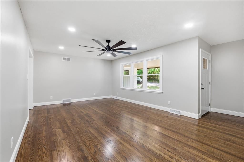3720 Crescent Avenue — photo 10