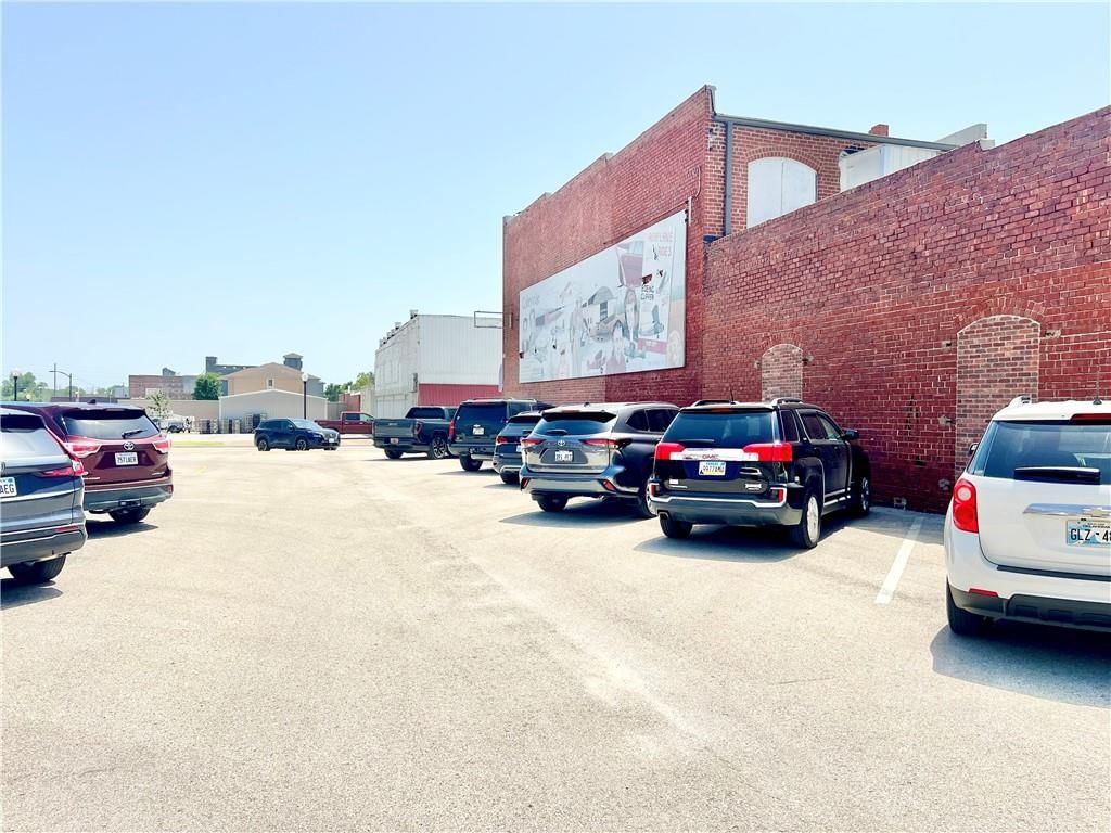 210 W 9th Street — photo 5