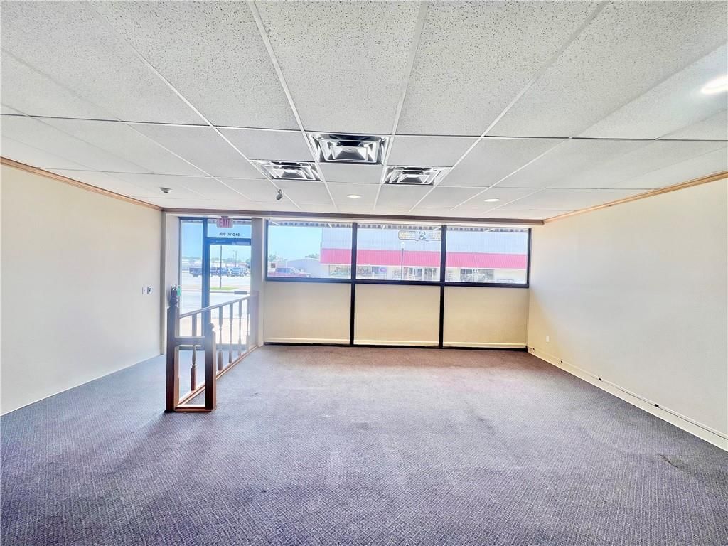 210 W 9th Street — photo 11