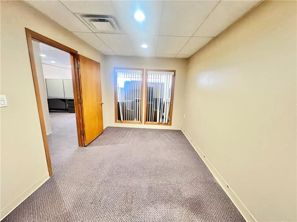210 W 9th Street — photo 14