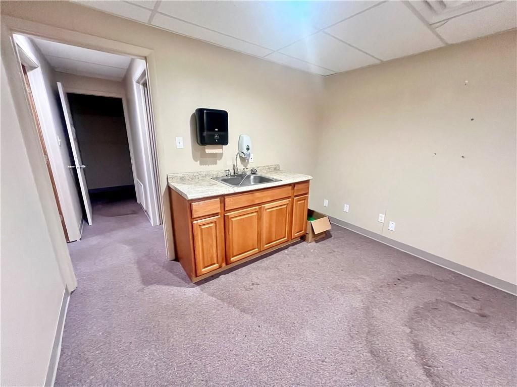 210 W 9th Street — photo 22