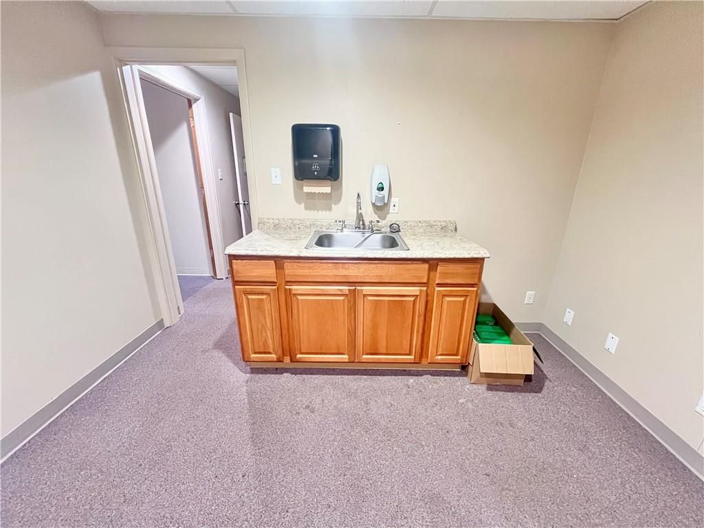 210 W 9th Street — photo 23