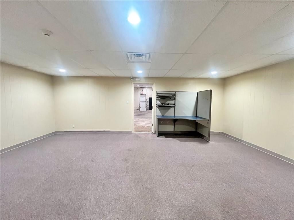 210 W 9th Street — photo 29