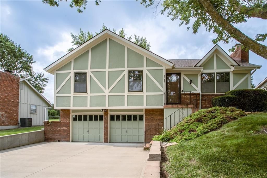 507 NE Karapat Drive, Kansas City, MO