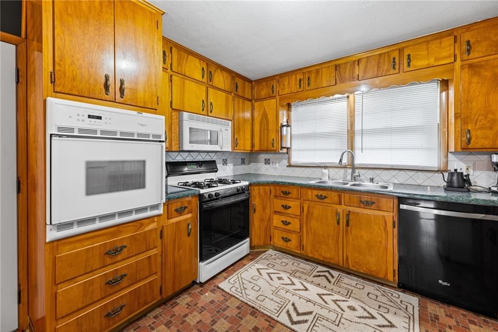 909 E Lexington Avenue — photo 8