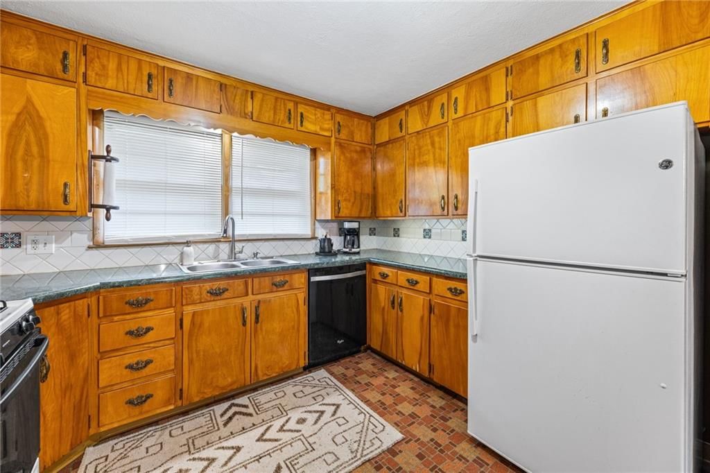 909 E Lexington Avenue — photo 9