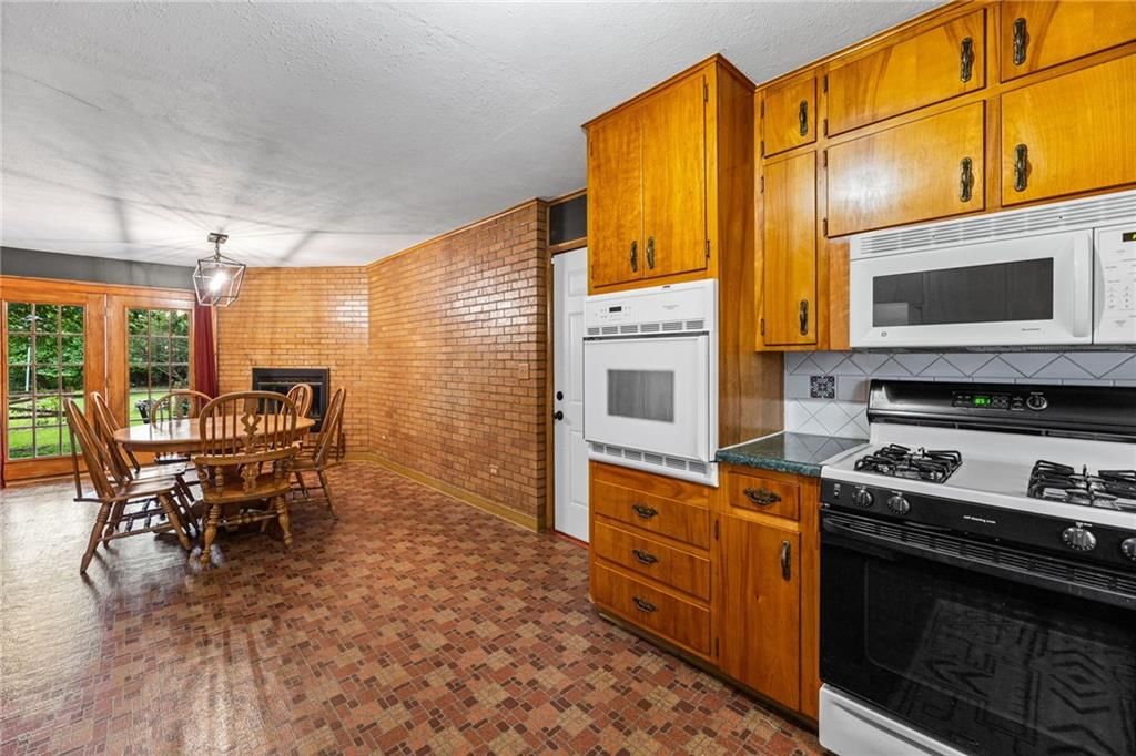 909 E Lexington Avenue — photo 10