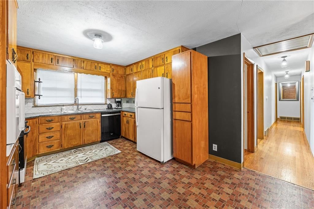 909 E Lexington Avenue — photo 15