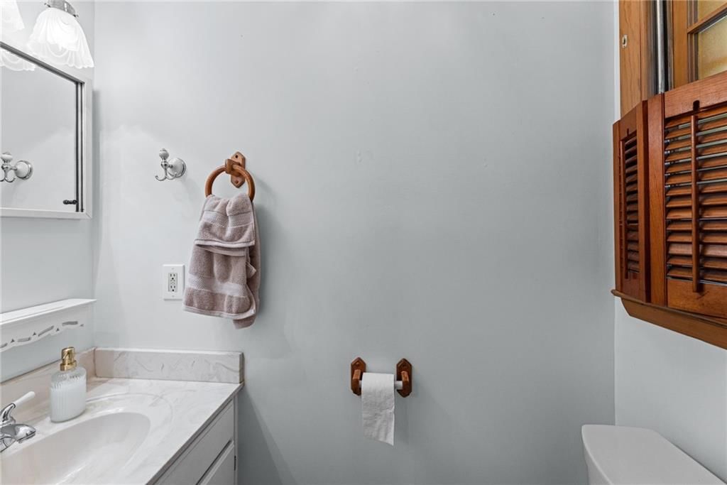 909 E Lexington Avenue — photo 17