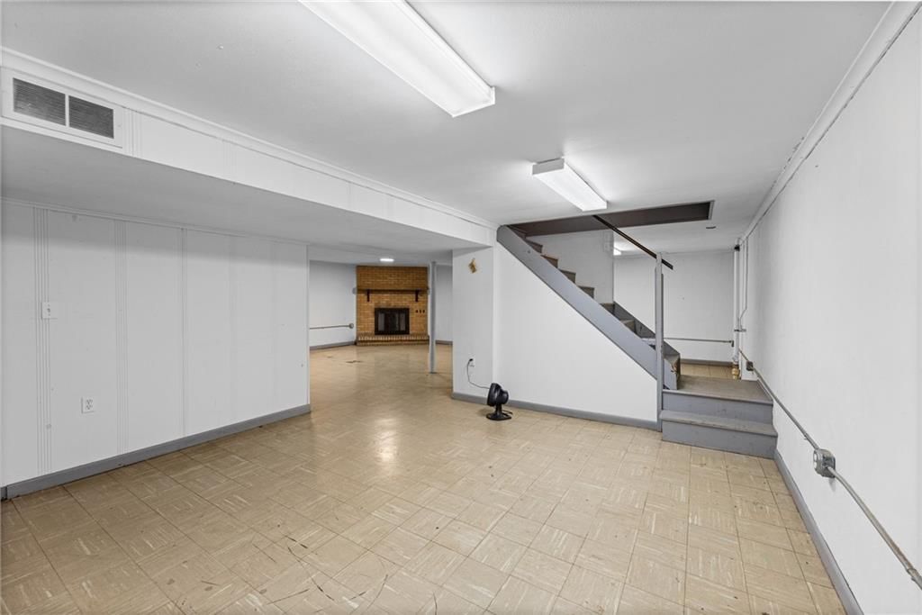 909 E Lexington Avenue — photo 27