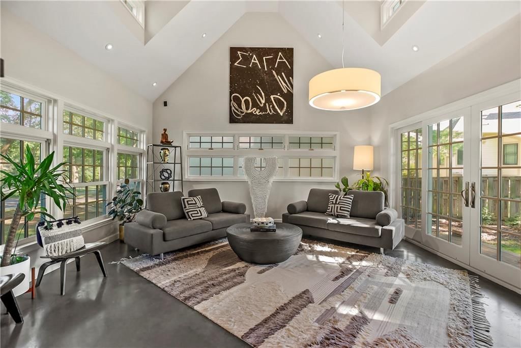 6230 Howe Drive — photo 10