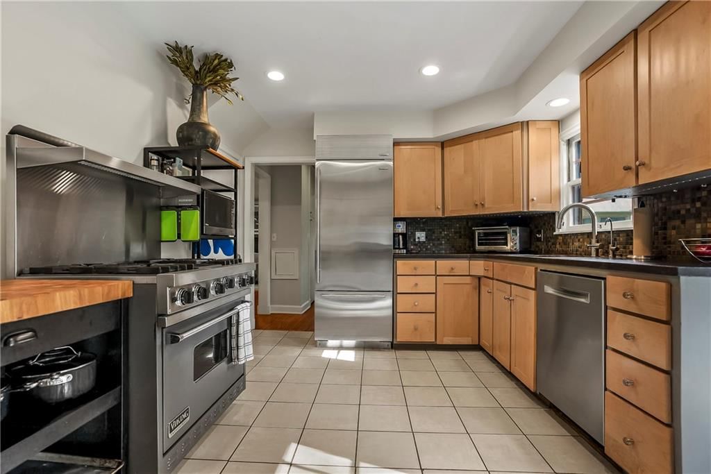 6230 Howe Drive — photo 12
