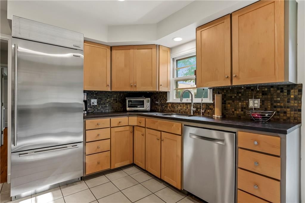 6230 Howe Drive — photo 14