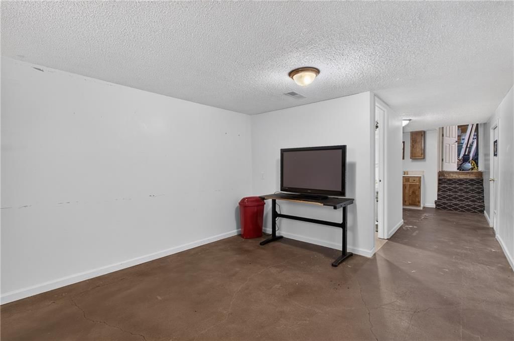 509 NE Country Lane — photo 35