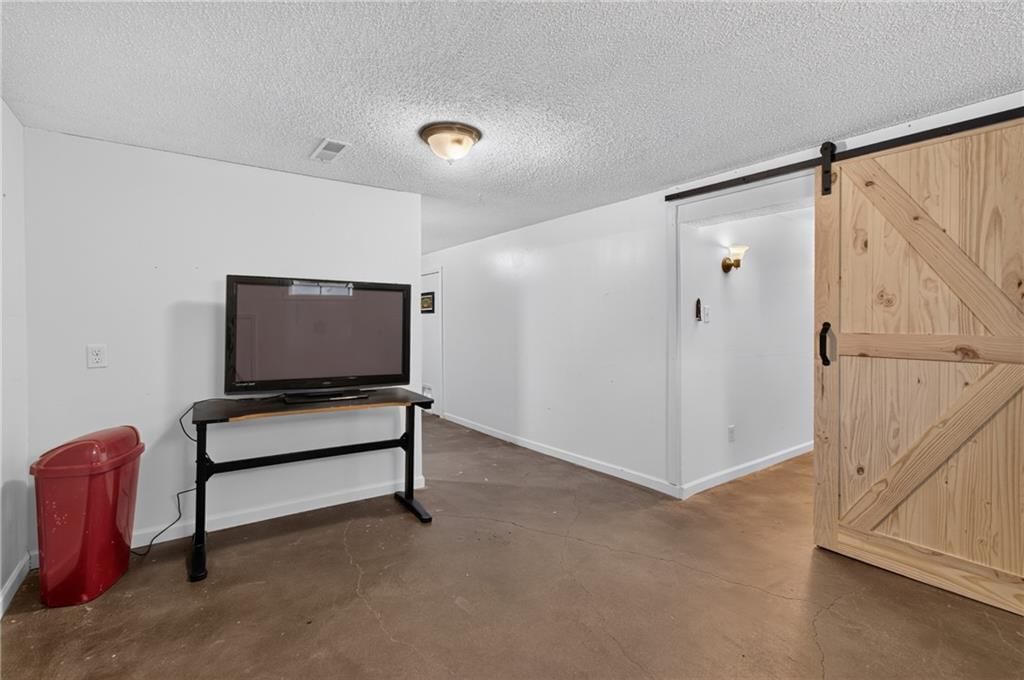 509 NE Country Lane — photo 36