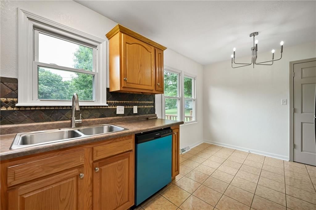 3032 Iowa Street — photo 10