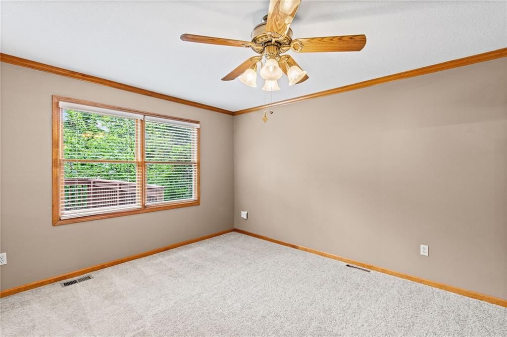 10526 N Central Street — photo 16
