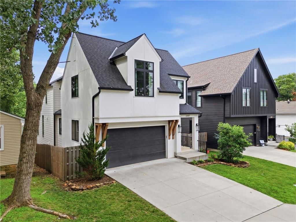 2207 W 48th Street — photo 2