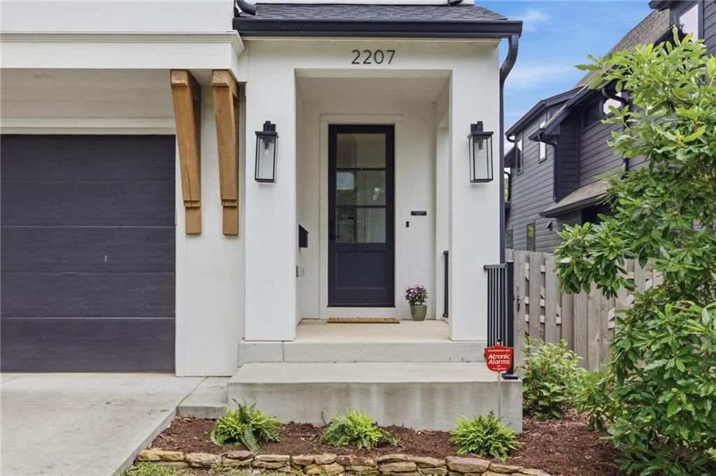 2207 W 48th Street — photo 4