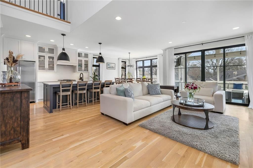 2207 W 48th Street — photo 8