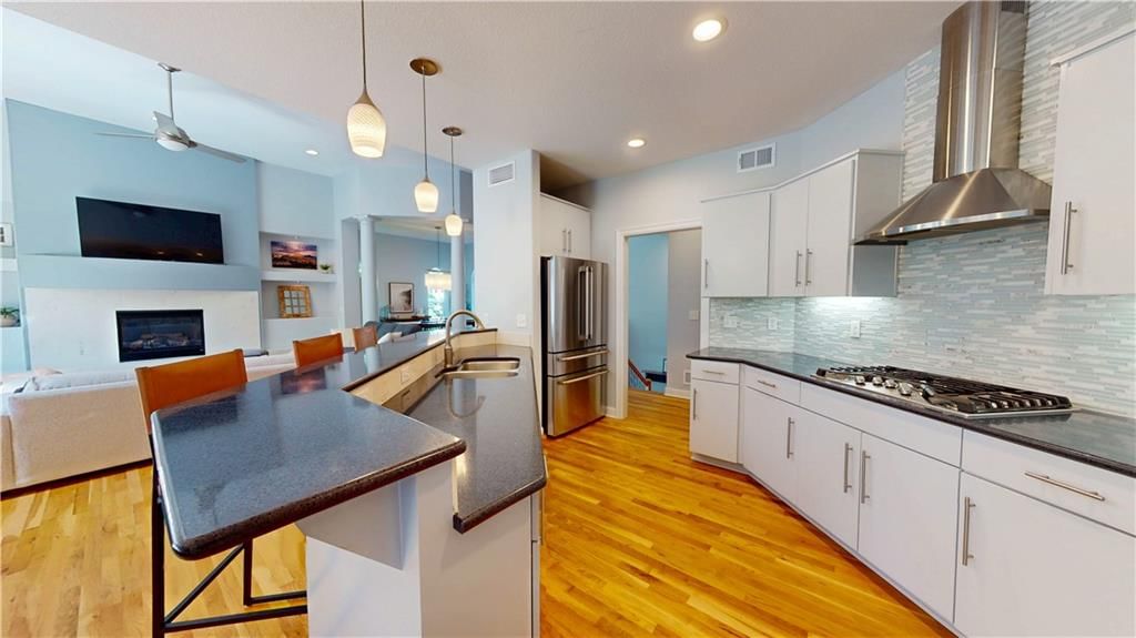 10561 Walmer Street — photo 7
