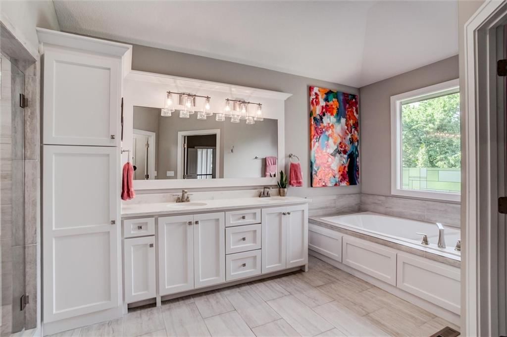 22235 W 98th Terrace — photo 9