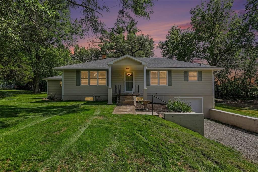 339 W Oak Street — photo 2